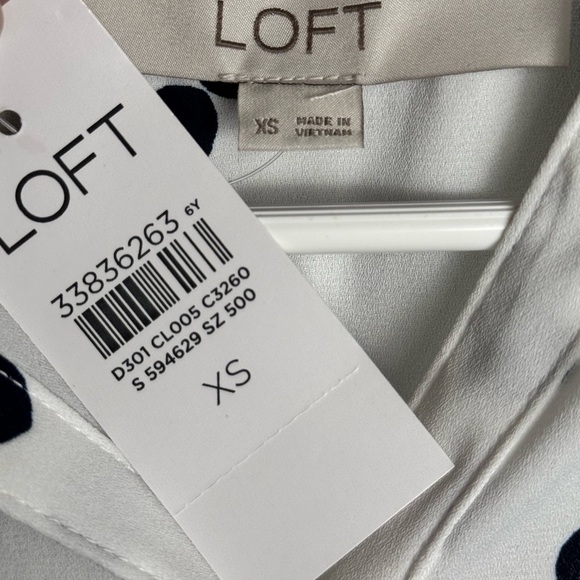 LOFT Solid White Blouse Tank Top with Black Polka dots - NWT - XS - Picture 4 of 5